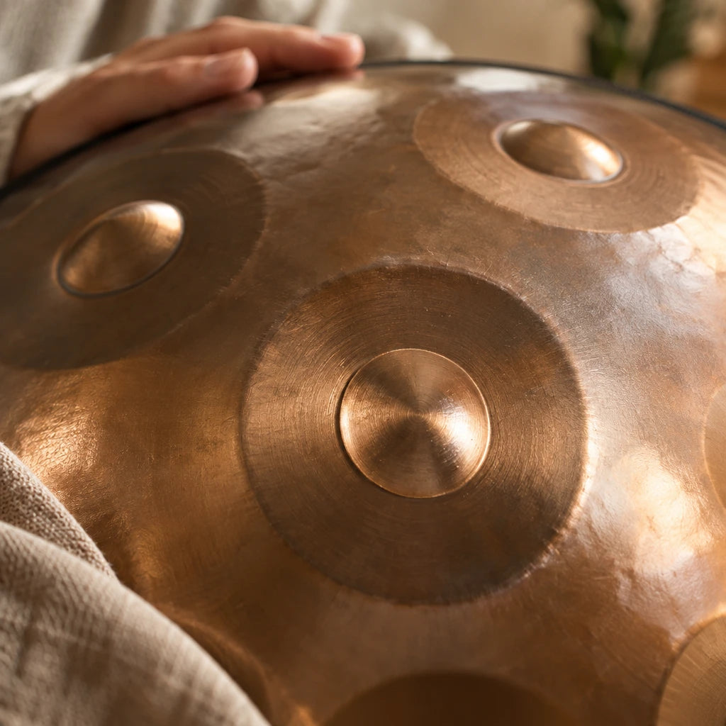 Nahaufnahme der Tonfelder des Handpans Dune